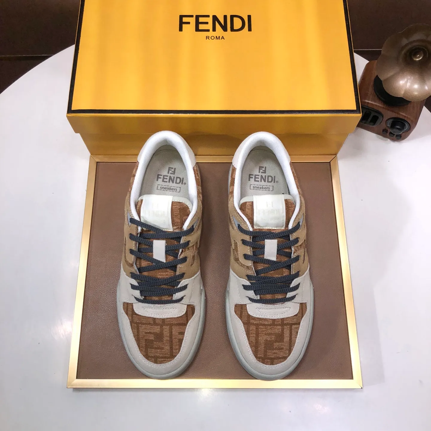 Men's men's shoes 💰600💰 Fendi 2023 latest couple model 🔥 Many 💑 stars have the same style FD match Original one-to-one replica Designer Kim Jones's first sneaker fendi match and Donkey brand Trainer basketball sneakers Material: Original silk leather Lining: Breathable mesh Packaging: Original 1:1 matching high-end packaging Size: Female 35-40 Male 38-44 (45 46. Custom-made (no return or exchange)